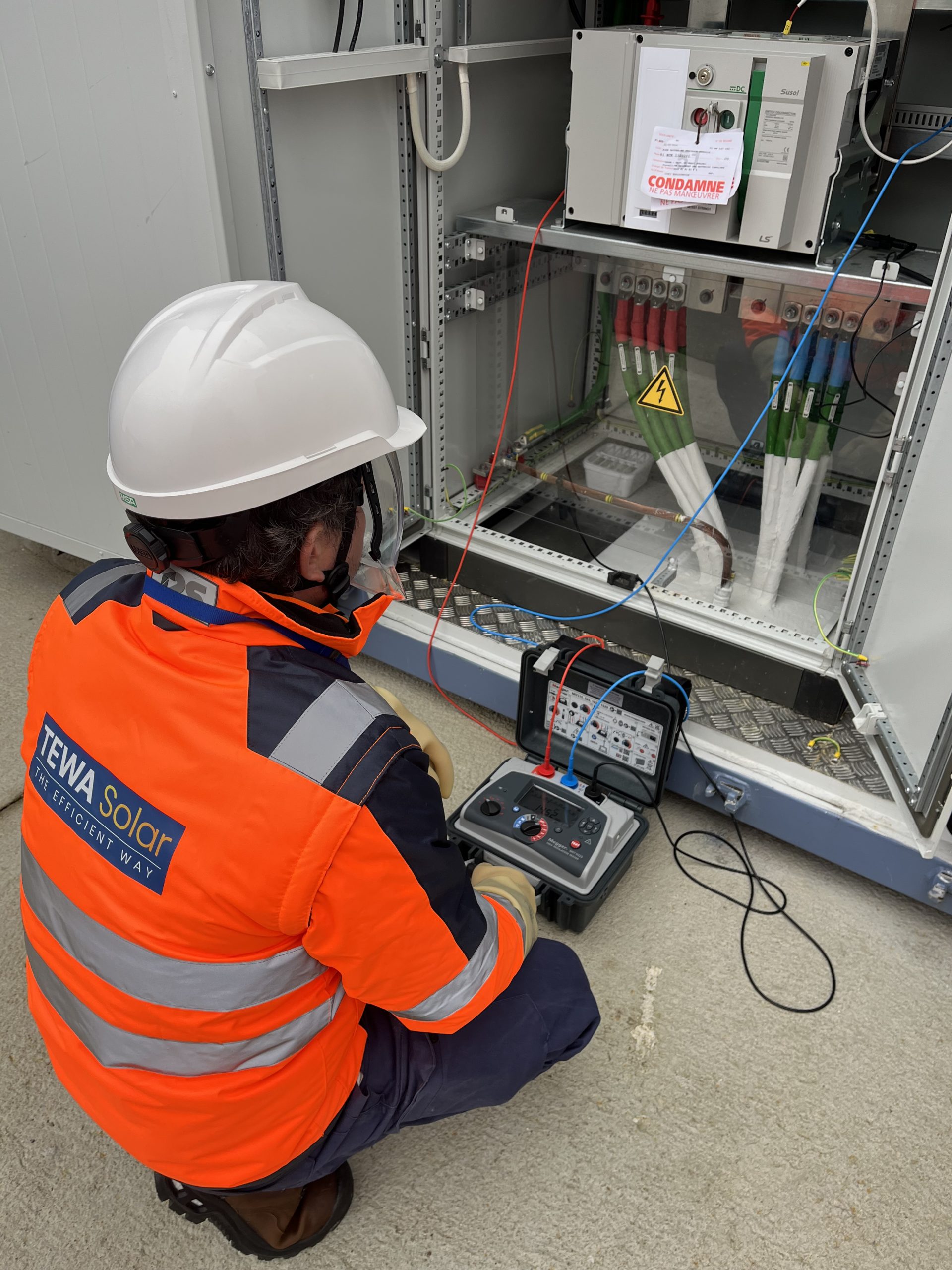 close-up-hand-electrical-engineering-using-measuring-checking-electricity (1)